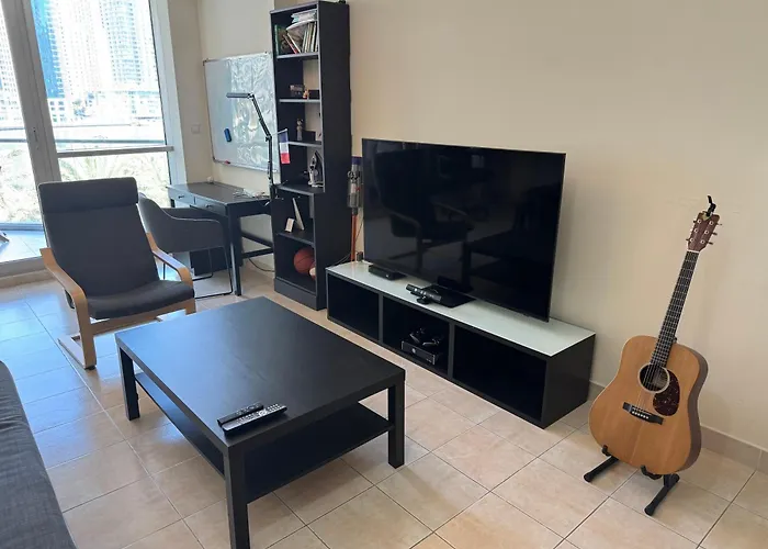 Stylish Marina View Apartment