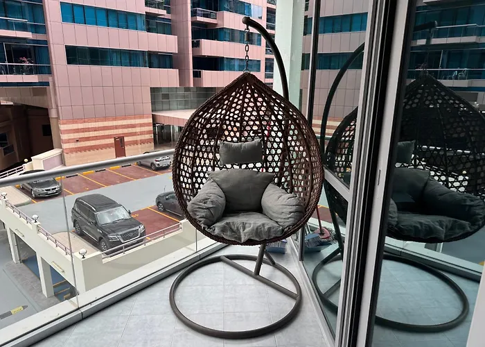 Stylish Marina View Apartment